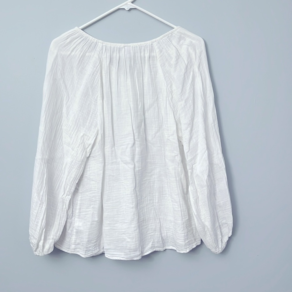 Old Navy white blouse - Picture 2 of 5